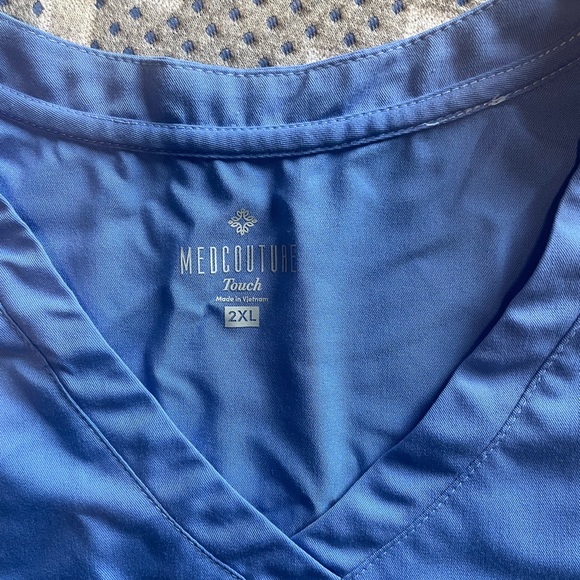 Medcoutoure Ceil Blue Scrub Top! 2XL! - Picture 2 of 2